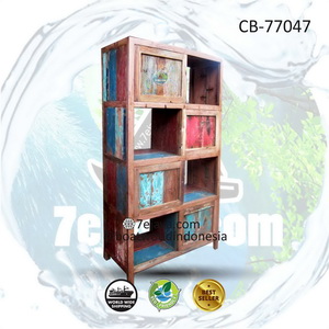 boat book shelf 1
