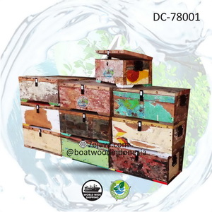 recycledboat decor